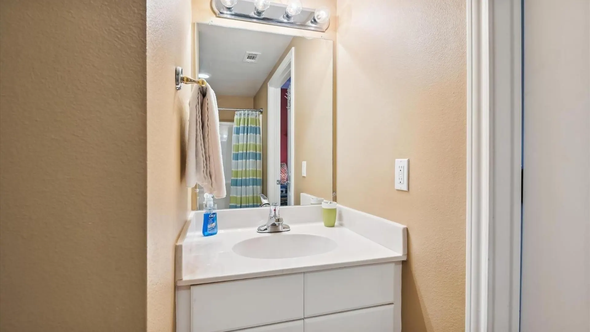 Shores Of Panama 521 - 2 Bedroom Bunks Sleeps 6, Reserved Parking! Condo Panama City Beach Apartment