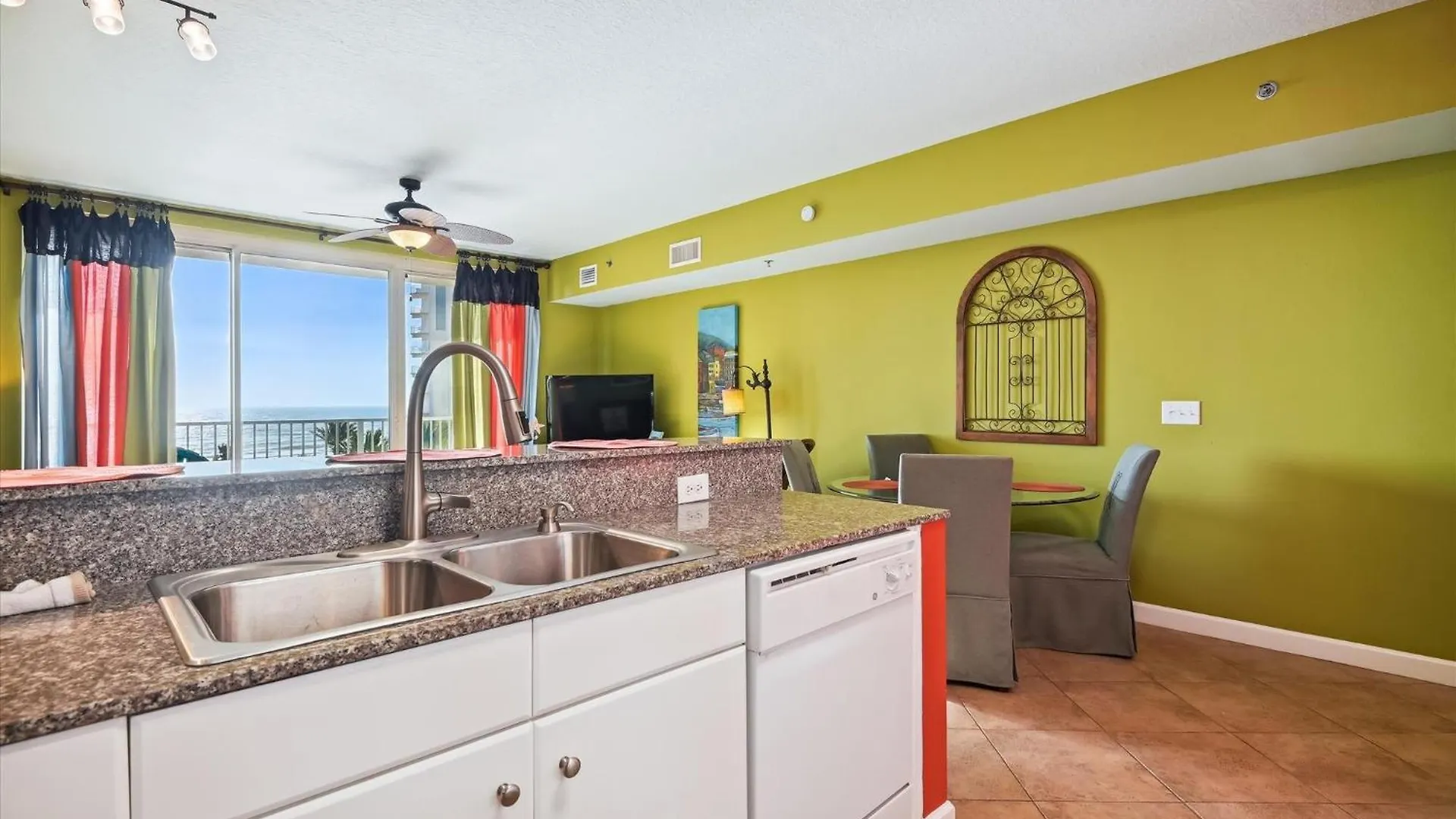 Shores Of Panama 521 - 2 Bedroom Bunks Sleeps 6, Reserved Parking! Condo Panama City Beach