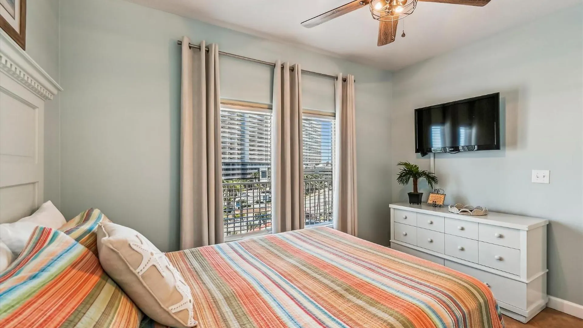 Shores Of Panama 521 - 2 Bedroom Bunks Sleeps 6, Reserved Parking! Condo Panama City Beach 0*,  United States