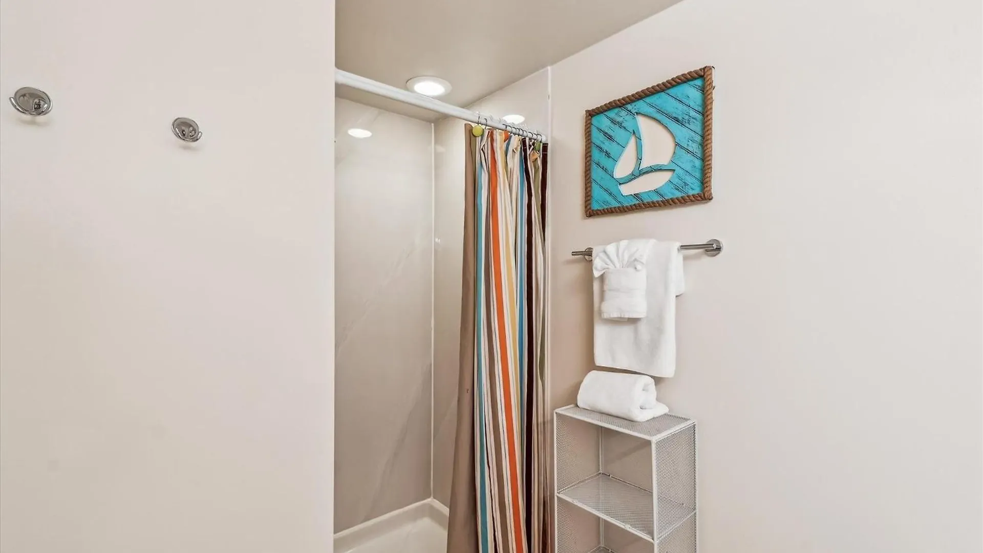 Shores Of Panama 521 - 2 Bedroom Bunks Sleeps 6, Reserved Parking! Condo Panama City Beach