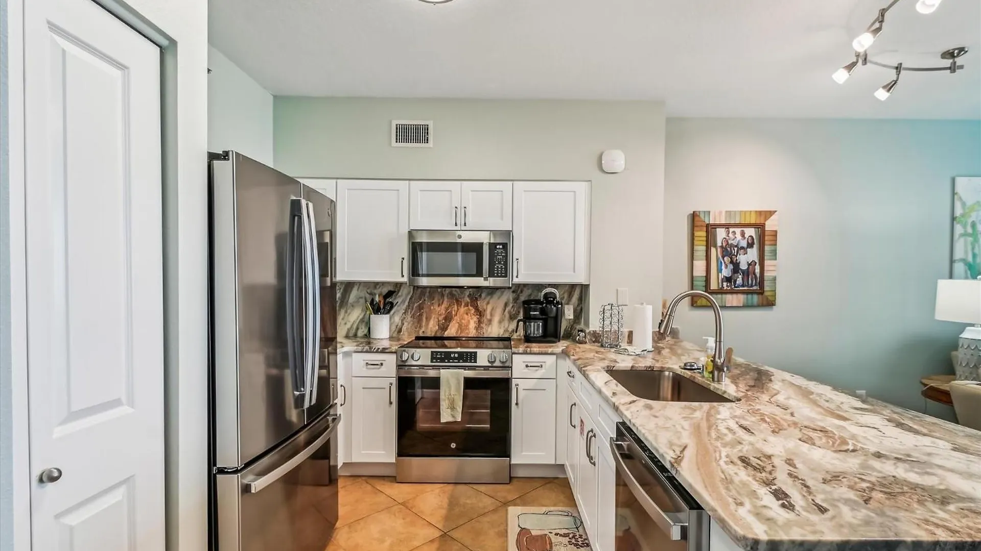 Shores Of Panama 521 - 2 Bedroom Bunks Sleeps 6, Reserved Parking! Condo Panama City Beach United States